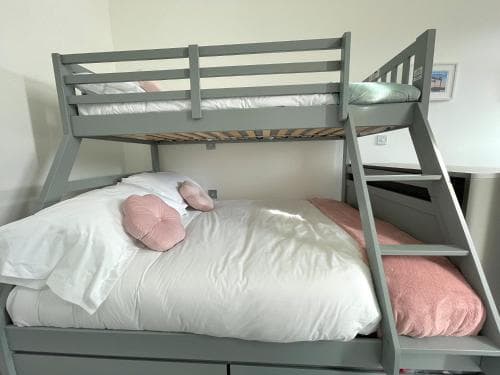 Penthouse Apartment w/ Parking Image 3