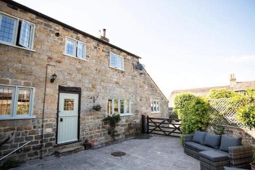 Bumble Bee Cottage - Luxury Countryside Cottage Image 3