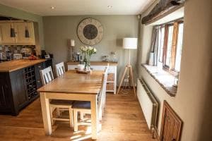 Bumble Bee Cottage - Luxury Countryside Cottage Image 2