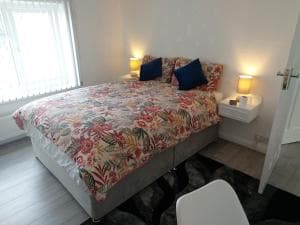 Modern 3 bedroom residential home w/secure parking Image 2