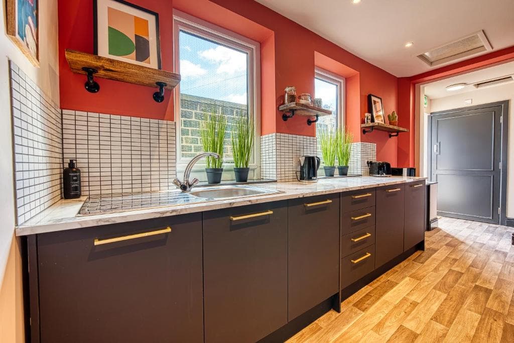 NEW! Unique Keighley Rooms - Perfect for Business Image 1