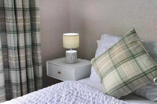 Home Away From Home - 2 Bed FREE Parking & Wifi Image 3