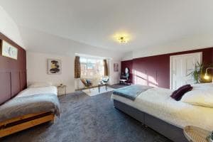 No.10 Seaside Apartment - Ground Floor, sleeps 6 Image 2