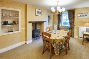 Host & Stay - Sixpence Cottage Image 2
