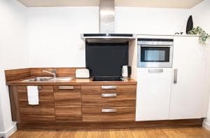 Stylish 2 Bed City Centre Apartment Sheffield - Available & Book Today Image 2