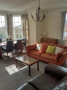 Westmount 1st North Apt Image 2