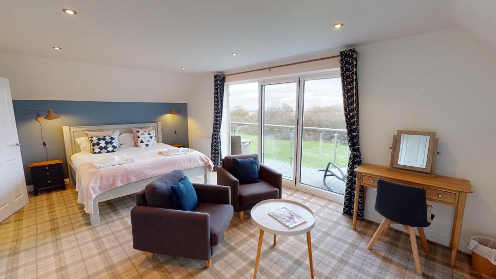 Sailaway Cottage at The Bay Filey with resort pool and gym Image 1