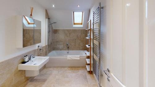 Sailaway Cottage at The Bay Filey with resort pool and gym Image 3