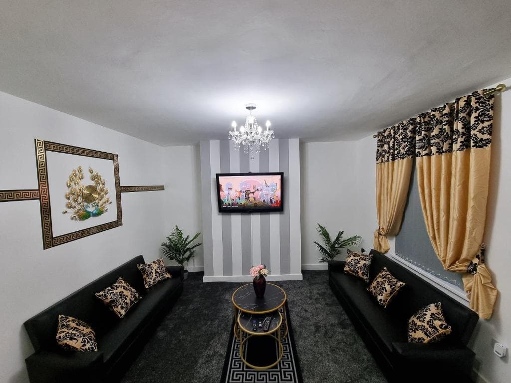 *11BR* Setup for your most amazing relaxed stay + Free Parking + Free Fast WiFi * Image 1