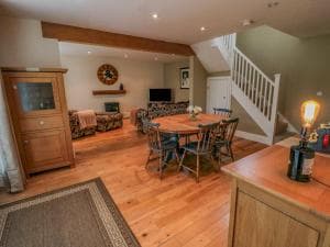 Oak Tree Barn Image 2