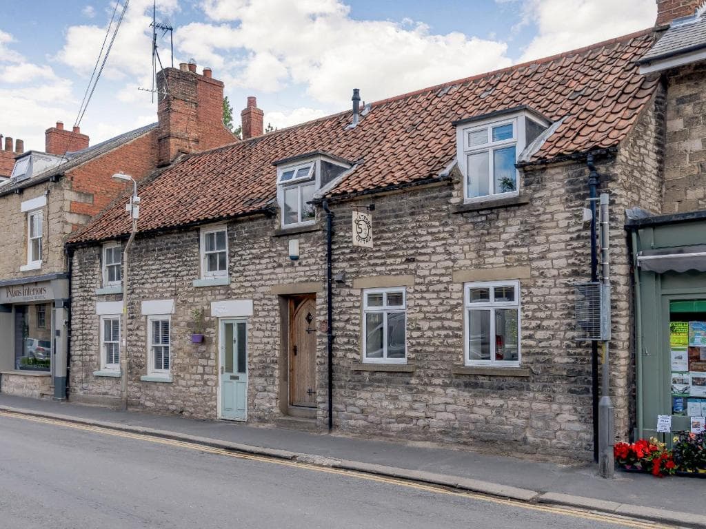 Platform 5 & 3/4, Pickering Image 1