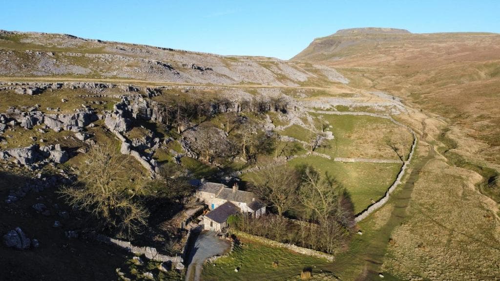 Crina Bottom - Offgrid Mountain Escape in the Yorkshire Dales National Park Image 2