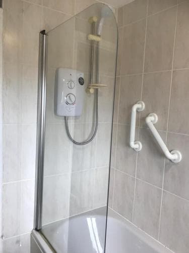 Sheffield 2 bed house free parking Image 3