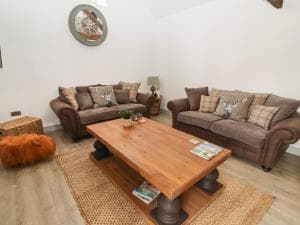 The Cow Shed at Pear Tree Farm Image 2