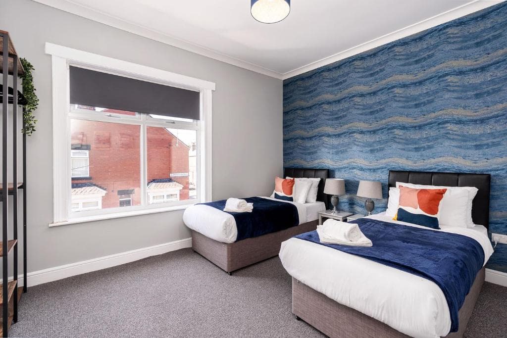 Modern&Central&Contractors&Free Parking&DSA Image 1