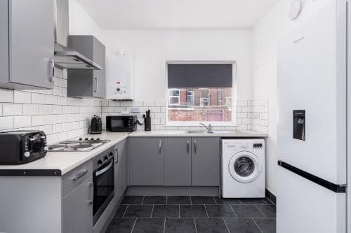 Modern&Central&Contractors&Free Parking&DSA Image 3