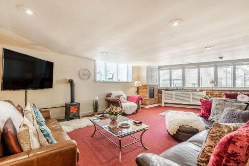 Dragon Loft Apartment Image 3