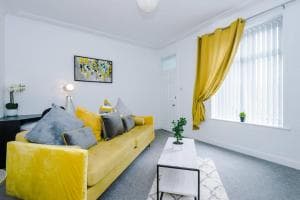 Akroyd House by Lavender Stays Fully Equipped Free WiFi Sleeps Up to Four Guests Image 2
