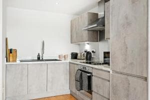 Stunning 2 Bedroom Apartment Image 2