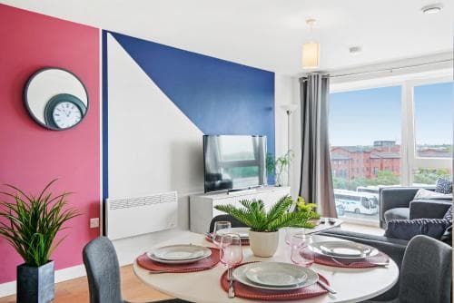 Stunning 2 Bedroom Apartment Image 3