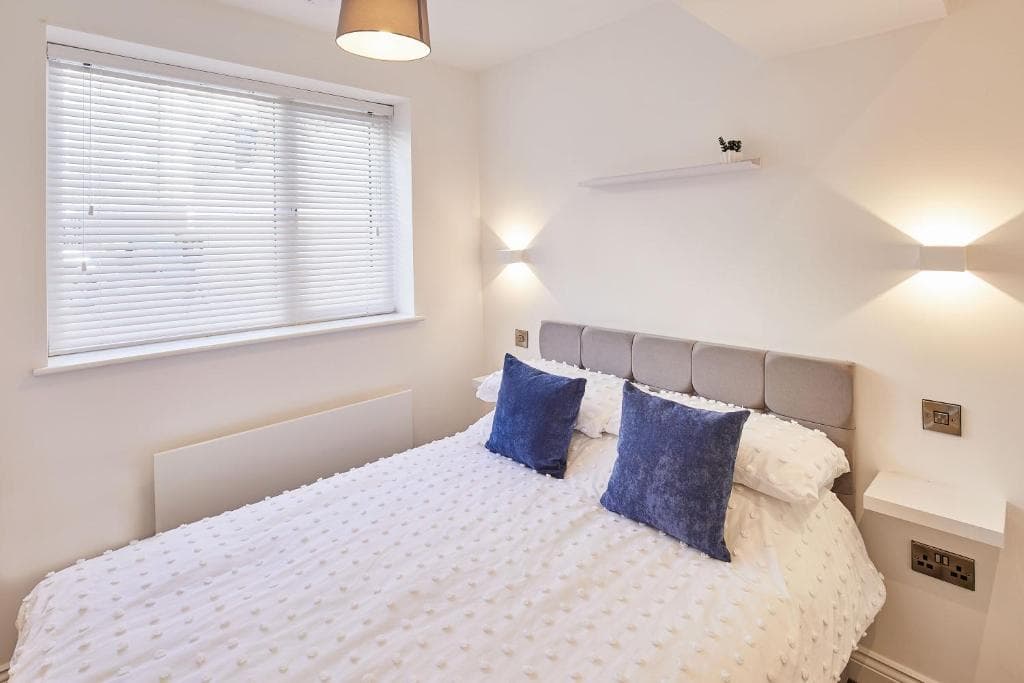 Host & Stay - Queens Court Image 1