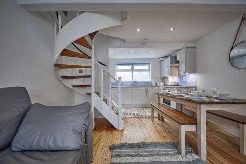 Host & Stay - Oasis Cottage Image 3