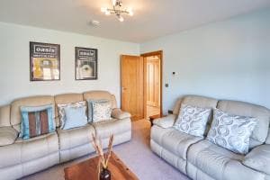 Host & Stay - Cliff Road Image 2