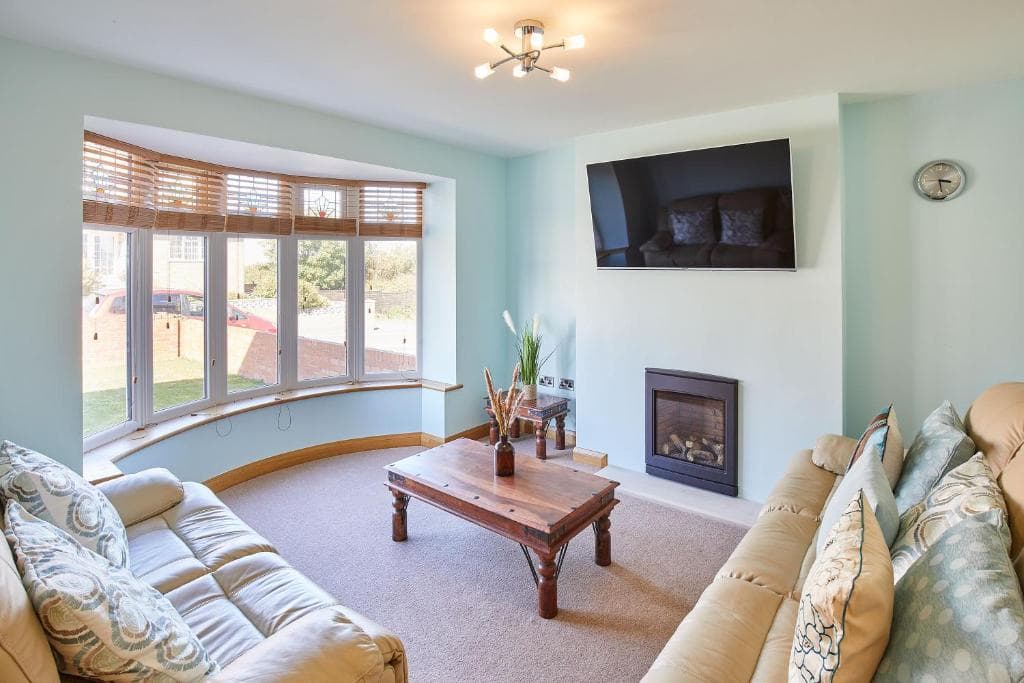 Host & Stay - Cliff Road Image 1