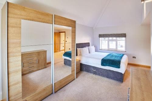 Host & Stay - Cliff Road Image 3