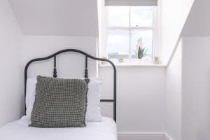 Whitby Heights - Spacious, Modern 2bed Apartment,Pet Friendly,5mins walk to beach Image 2