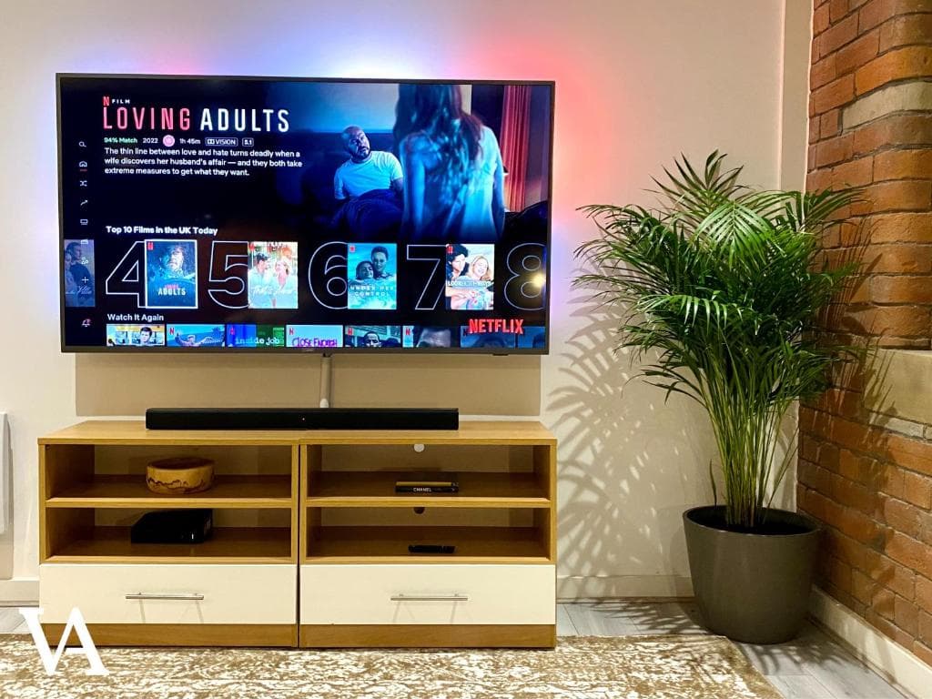 Velvet Apartments - Luxury City Centre Apartment with Cinema Rooms Image 1