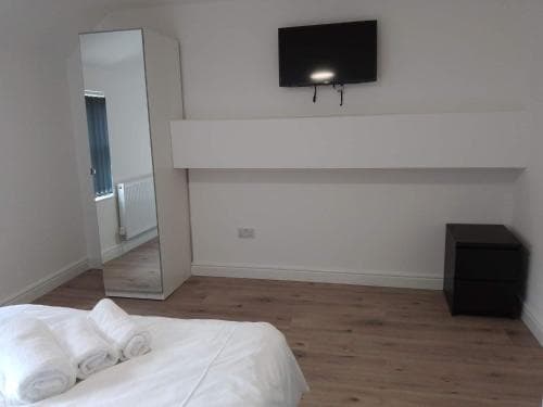 City Apartments Charles Street Image 3