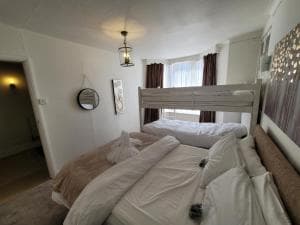 Seaside flat with Fireplace fast WIFI FREE parking Image 2