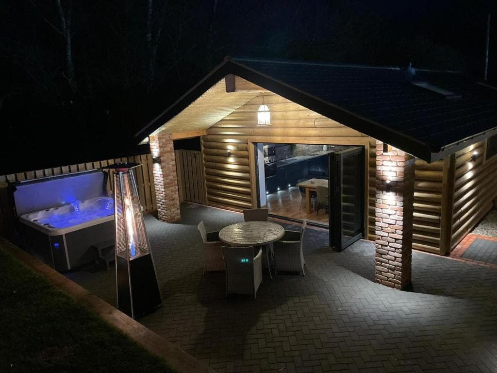 Harewell wood lodge Image 1