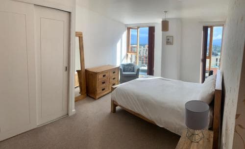 2 bed apartment in Granary Wharf Leeds Image 3