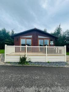 Hunters Lodge With Hot Tub Image 2