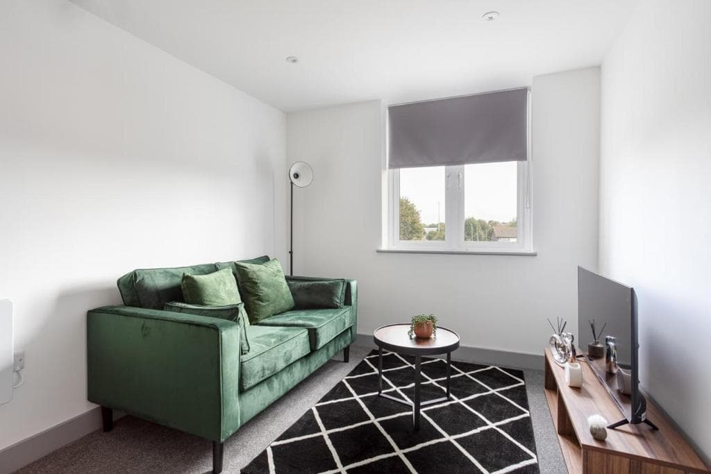 Cosy & Modern 1 Bedroom Apartment Leeds Image 1