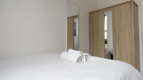 Valee Place, One Bedroom, Heart of wakefield, apartment 2 Image 6