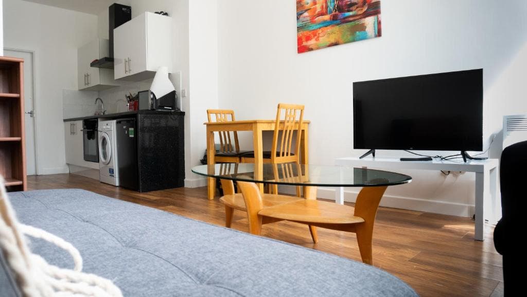 Valee Place, One Bedroom, Heart of wakefield, apartment 2 Image 4