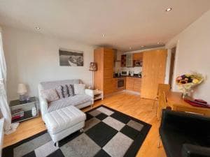 Lovely 1 bedroom City Centre apartment Image 2