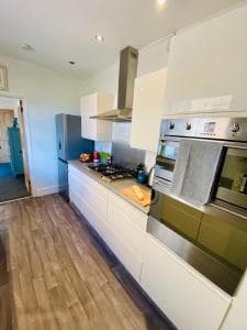 Spacious Victorian family Town House, sleeps 6, near York Centre Image 2