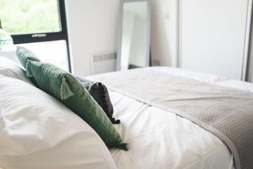 Modern Studio - City Centre - FREE Wi-Fi - New Image 3