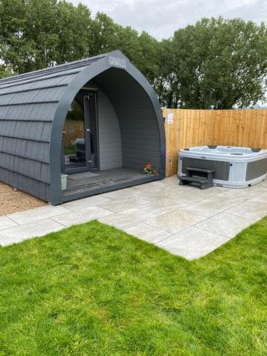 Mowbray Cottages & Glamping Image 3