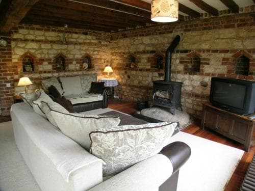 Spring Farm Barn Image 1