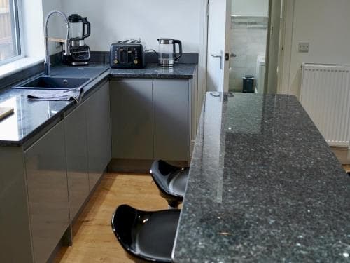 Stunning Spacious Home Near Leeds Centre Pass The Keys Image 3