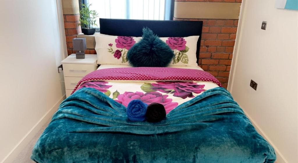 LUXURIOUS CITY CENTRE 2 BED APARTMENTS Image 1