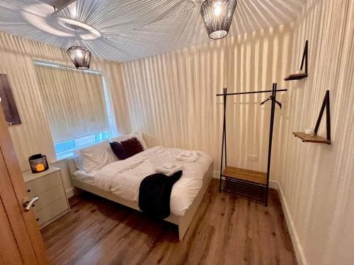 Spacious 2 bedroom Catterick Flat Free Off Parking Image 2