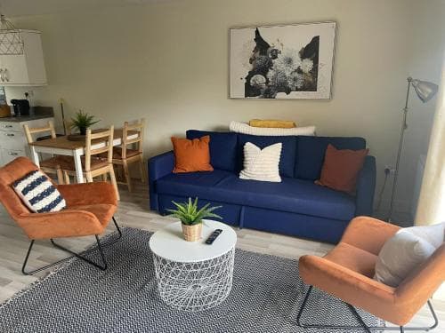 Stunning 3 bedroom home with free parking, free wifi and Netflix, Company workers welcome short term and long term Image 3