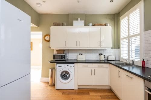 Pass the Keys Quaint 2 Bed within City Walls Image 3