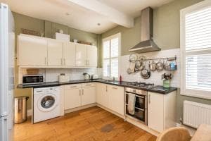 Pass the Keys Quaint 2 Bed within City Walls Image 2